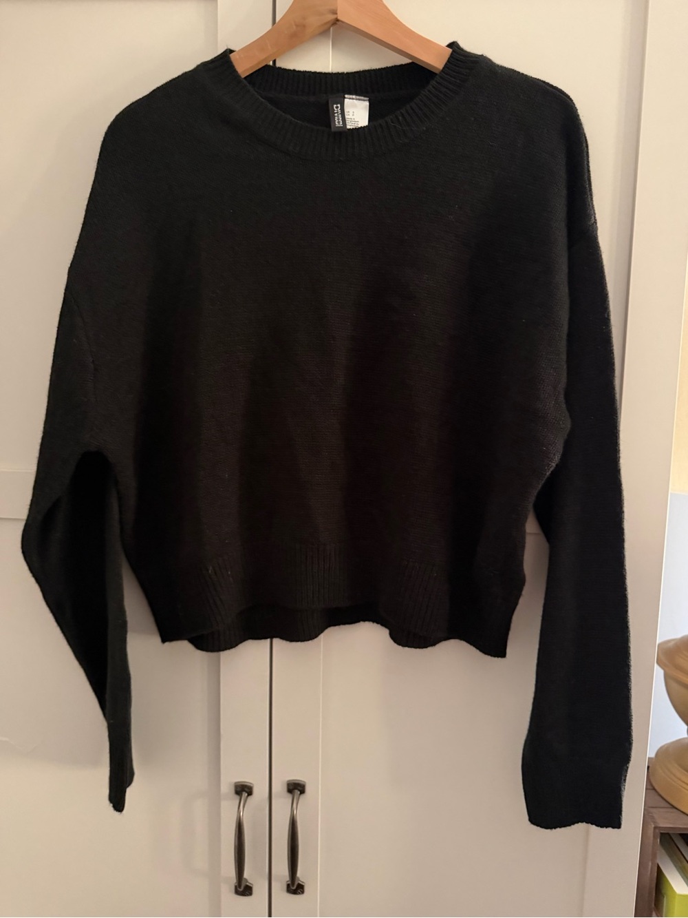H&M Black Crewneck Crop Women's Sweater — Women’s Small
